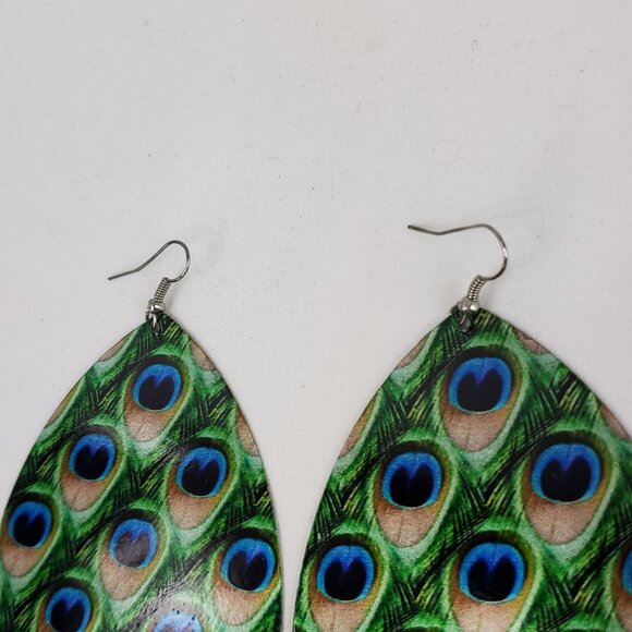 Peacock Feather Print Drop Shape Metal Dangle Earrings - Picture 3 of 6